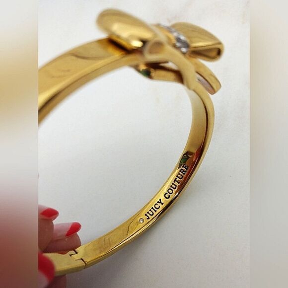 Juicy Couture Gold Tone Bow Belt Bracelet Bangle Jewelry - Picture 7 of 16